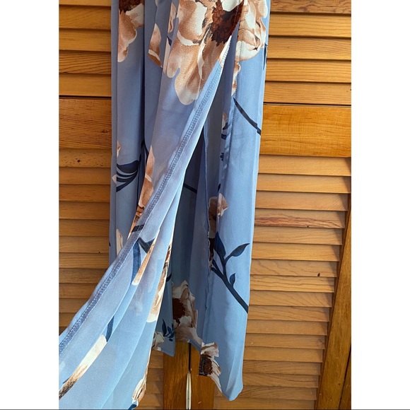 Floral Dress ✨ - Picture 3 of 4